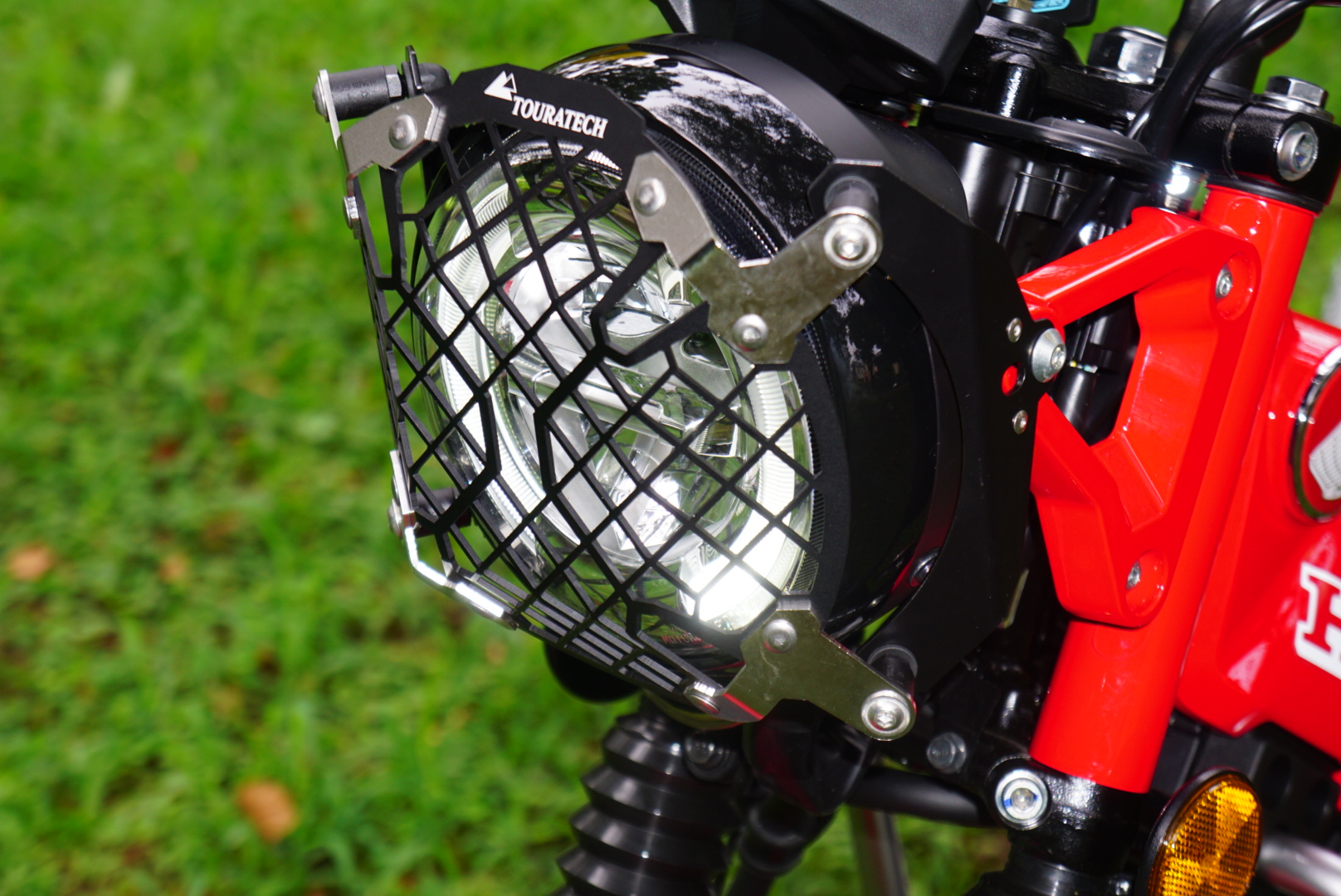 ヘッドライトプロテクタークイックリリース付き ステンレスブラック